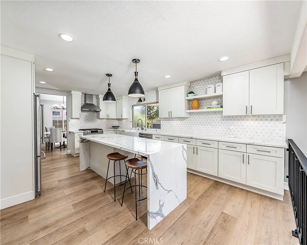 4 bed, 2.5 bath, 2332 sqft, $7,500 — Photo 4