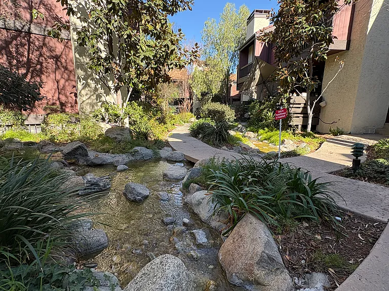 21931 Burbank Blvd #17 — Photo 33