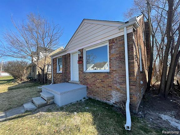 2nd image of 17924 Mackay St