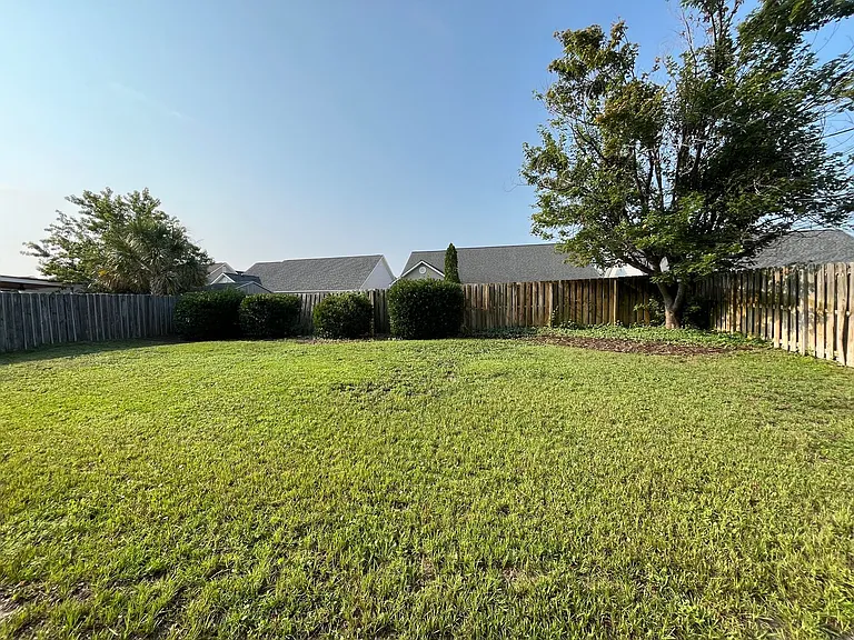 642 Hillside Dr — Photo 38