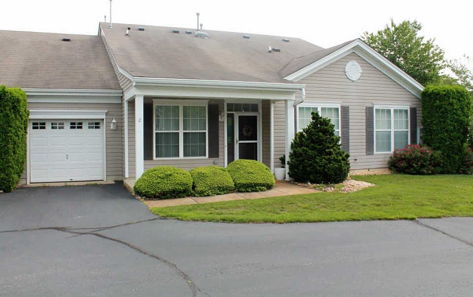 1st image of 2 Greenwillows Dr