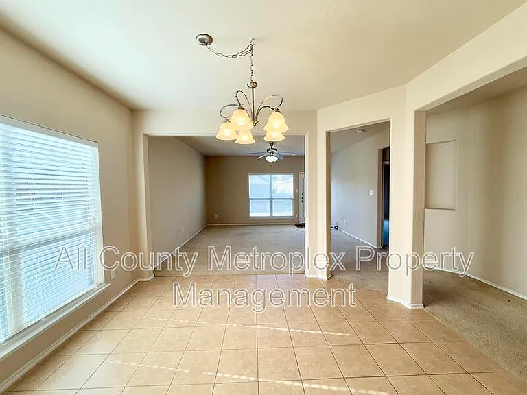 1225 Alder Tree Ln — Photo 3