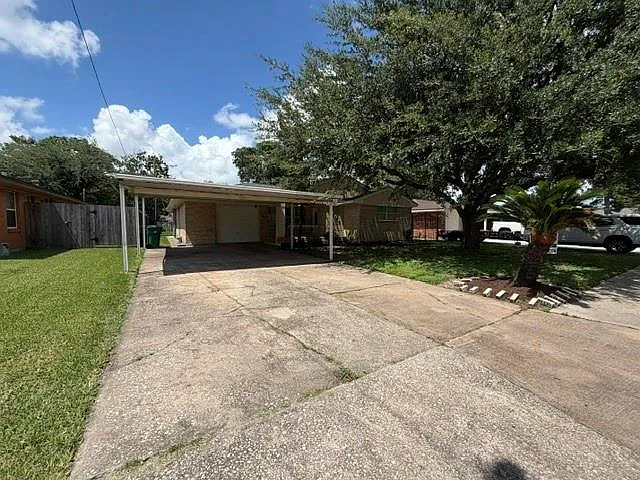 402 Dunwick Ln — Photo 2