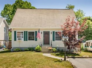 8 Buttonwood Ln, Acushnet, MA 02743