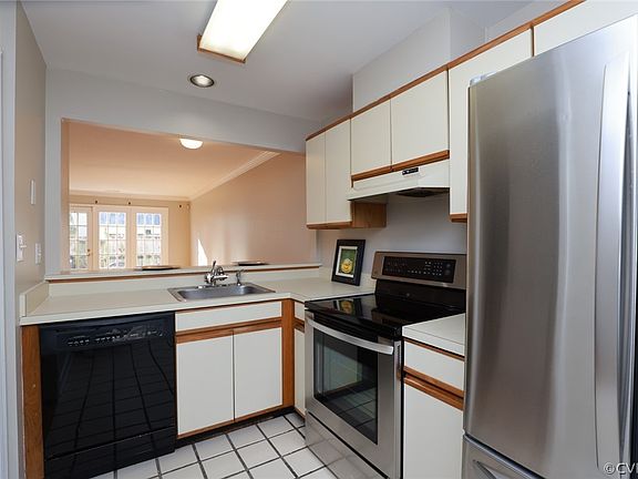 3rd image of 6003 Hampstead Ave