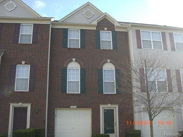 3 bed, 2.5 bath, 1700 sqft, $2,100 — Photo 1