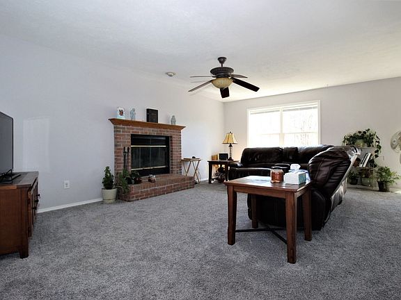 3rd image of 3601 Castlemain Dr