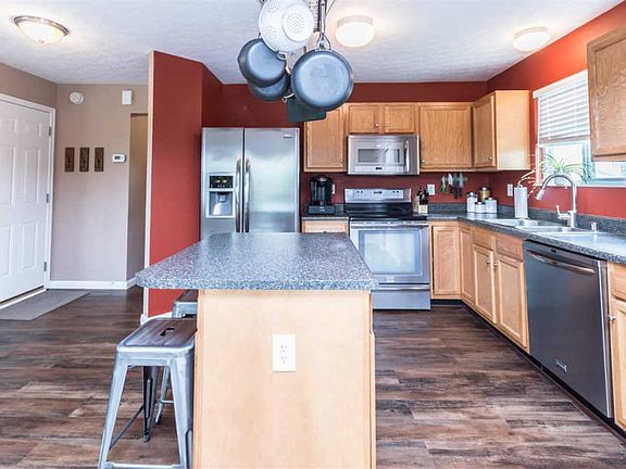 4th image of 10161 Meadow Glen Dr