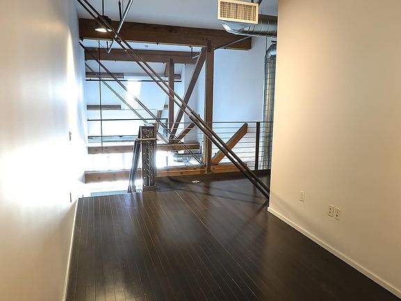 3rd image of 522-530 S Hewitt St Unit 522