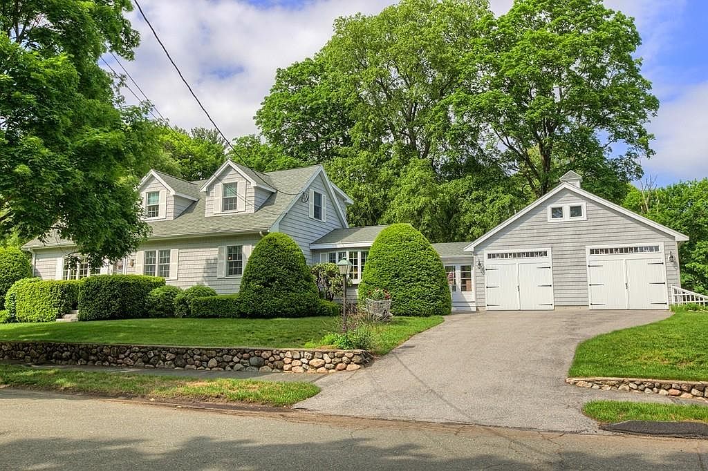 8 Spring St, Danvers, MA 01923 Zillow