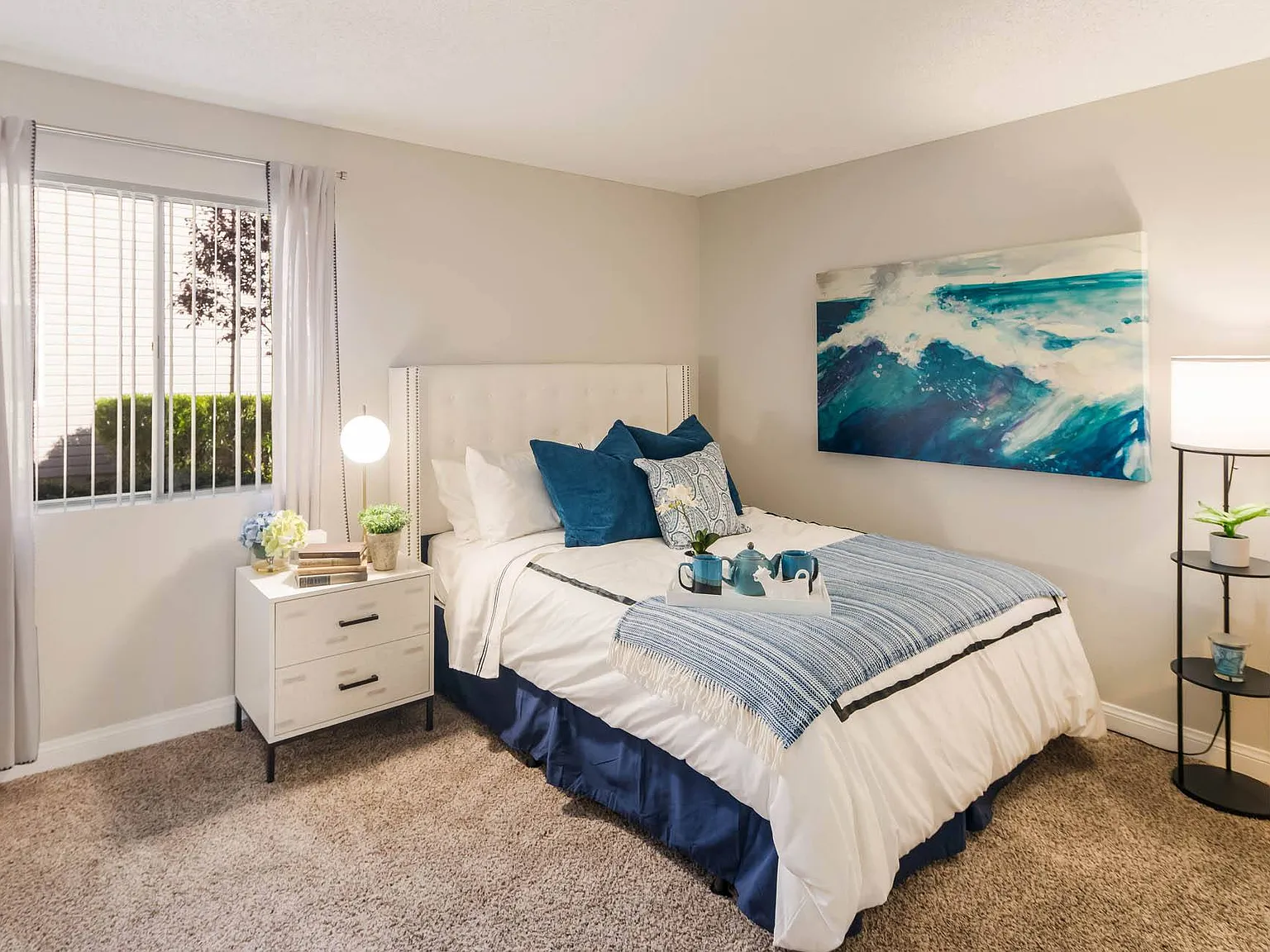 2900 Lux Apartment Homes — Photo 4