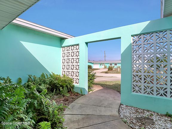 3rd image of 927 Golden Beach Blvd