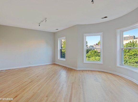 2nd image of 4312 N Kenmore Ave #3N