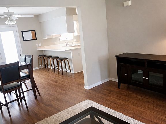 4th image of 2416 Eaton Ave