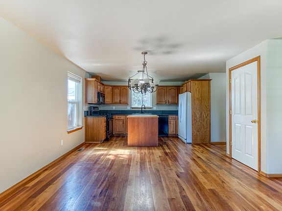 4th image of 2765 NE Faith Dr