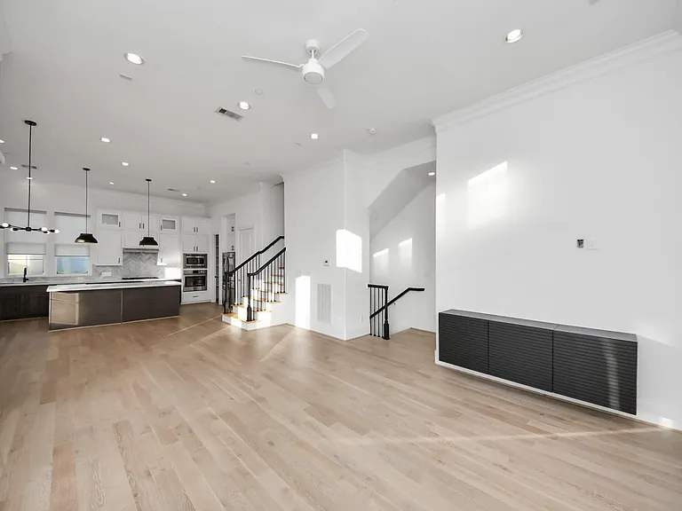 4005 Woodshire Village Est — Photo 15