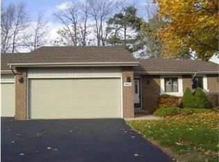 943 Laketown Dr, Holland, MI 49423