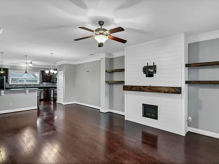 1811 Pulaski St — Photo 4