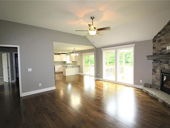 Great Room w/ Gas Fireplace