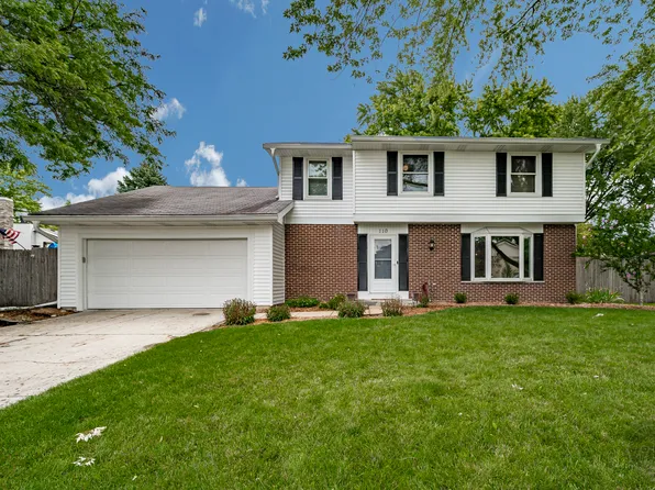 110 S Whispering Hills Dr, Naperville, IL 60540