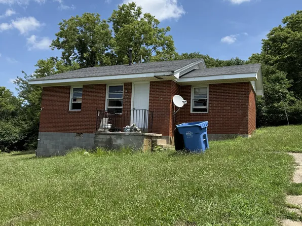 704 S 4th St, Danville, KY 40422