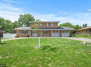 2063 Fry St, Roseville, MN 55113