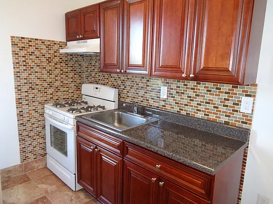 Rented by Zikos Realty Services | media 19