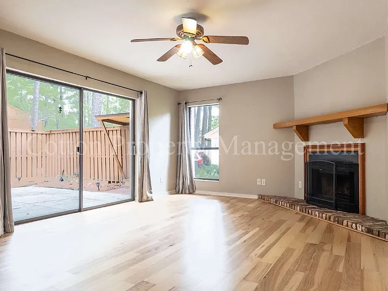 2030 Albert Cir — Photo 6