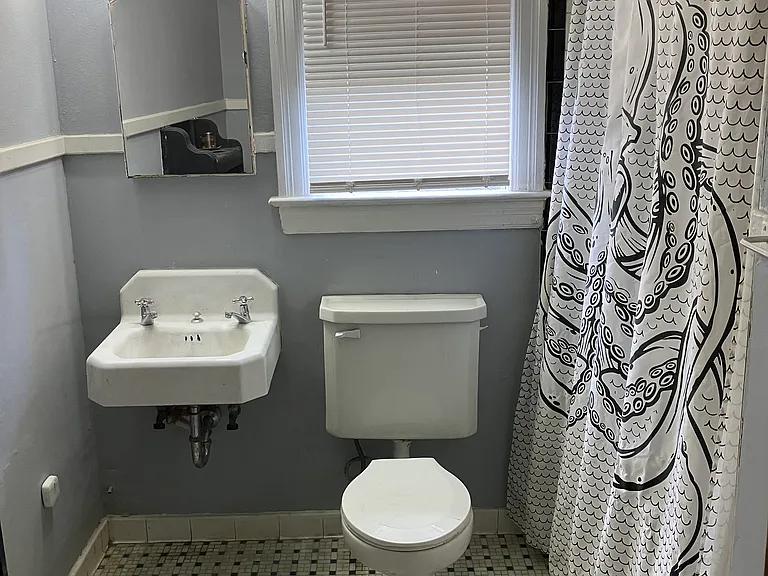 2574 Myra St — Photo 12