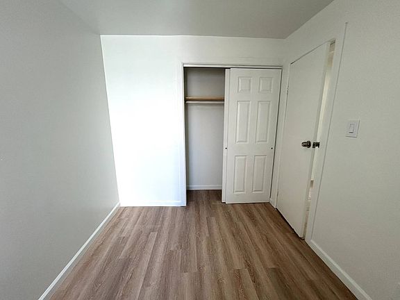 4th image of 681 Rhinelander Ave #2A