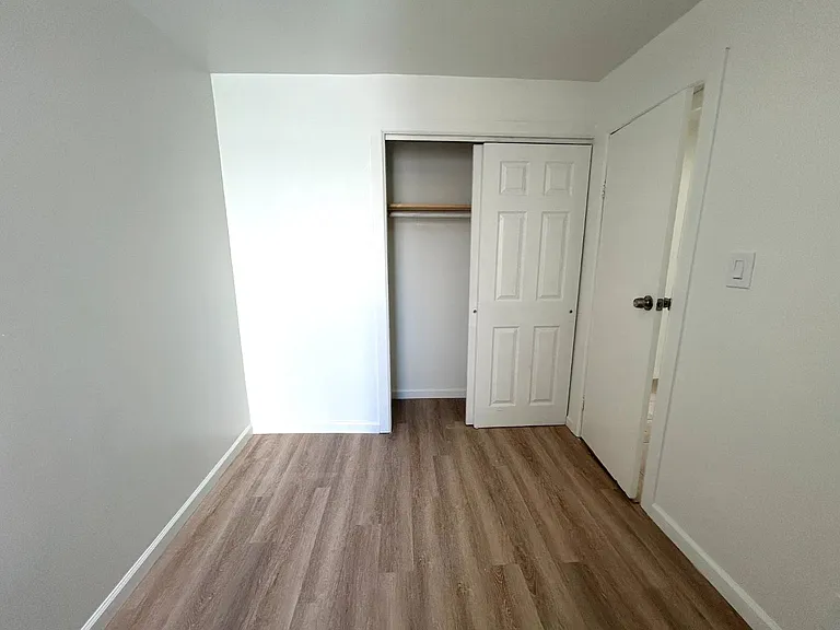 681 Rhinelander Ave #2A — Photo 4