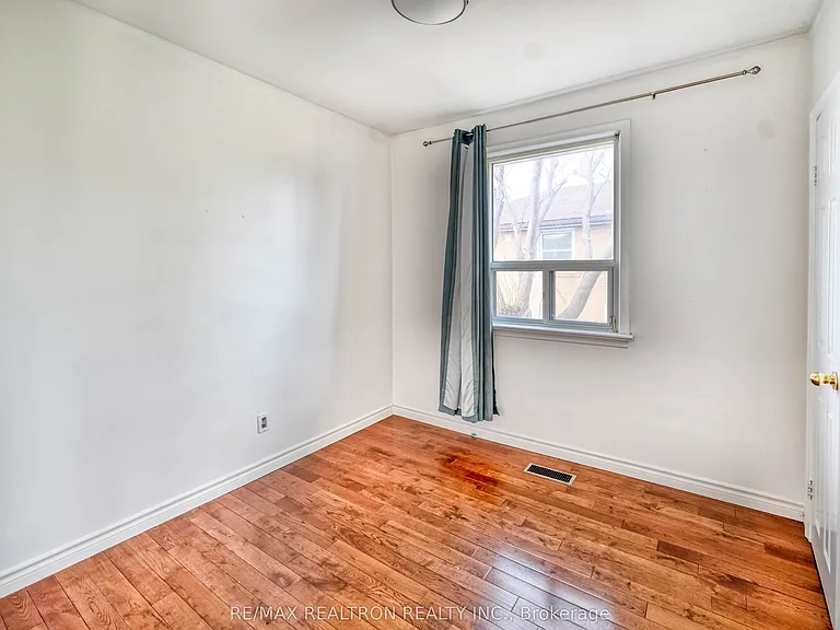 93 Mountland Dr #MAIN FLOOR — Photo 19