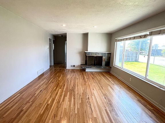 3rd image of 4111-1500 Eastoaks Dr