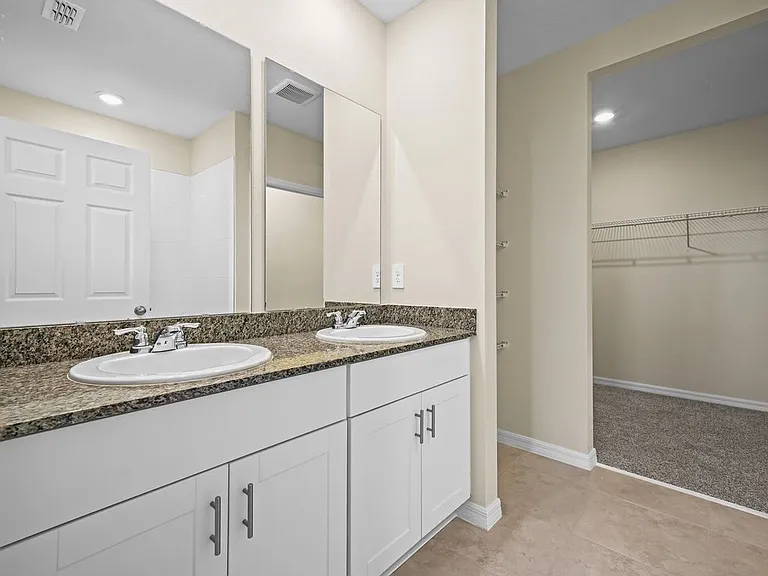 520 Kennedy Dr — Photo 10