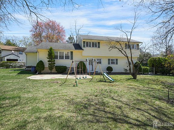 2nd image of 292 Summerhill Rd