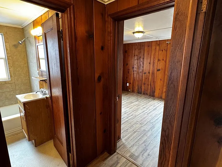 1624 S Columbia St — Photo 12