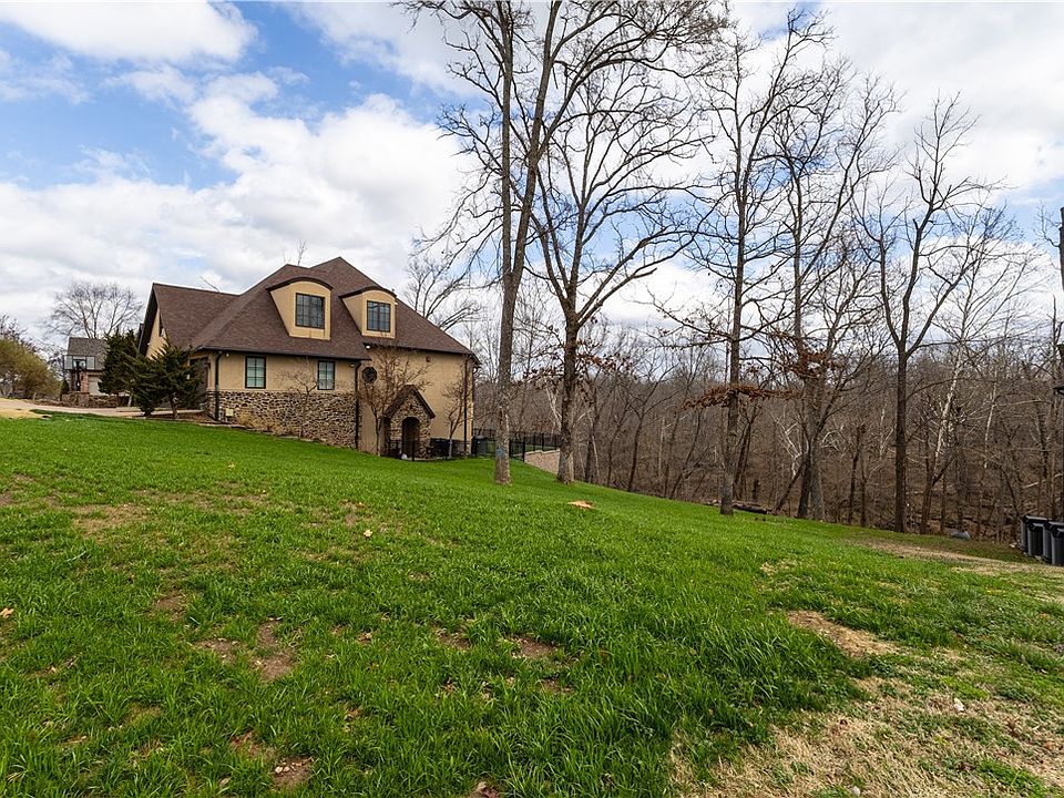 1st image of 1604 NE Chapel Hill Dr #31