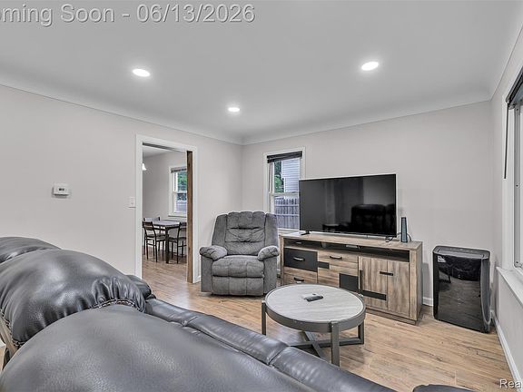 4th image of 14470 Syracuse St