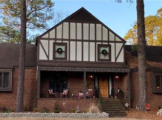 2352 Rolling Hill Rd, Fayetteville, NC 28304