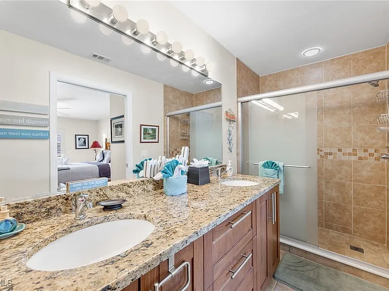2305 SW 19th Pl — Photo 9