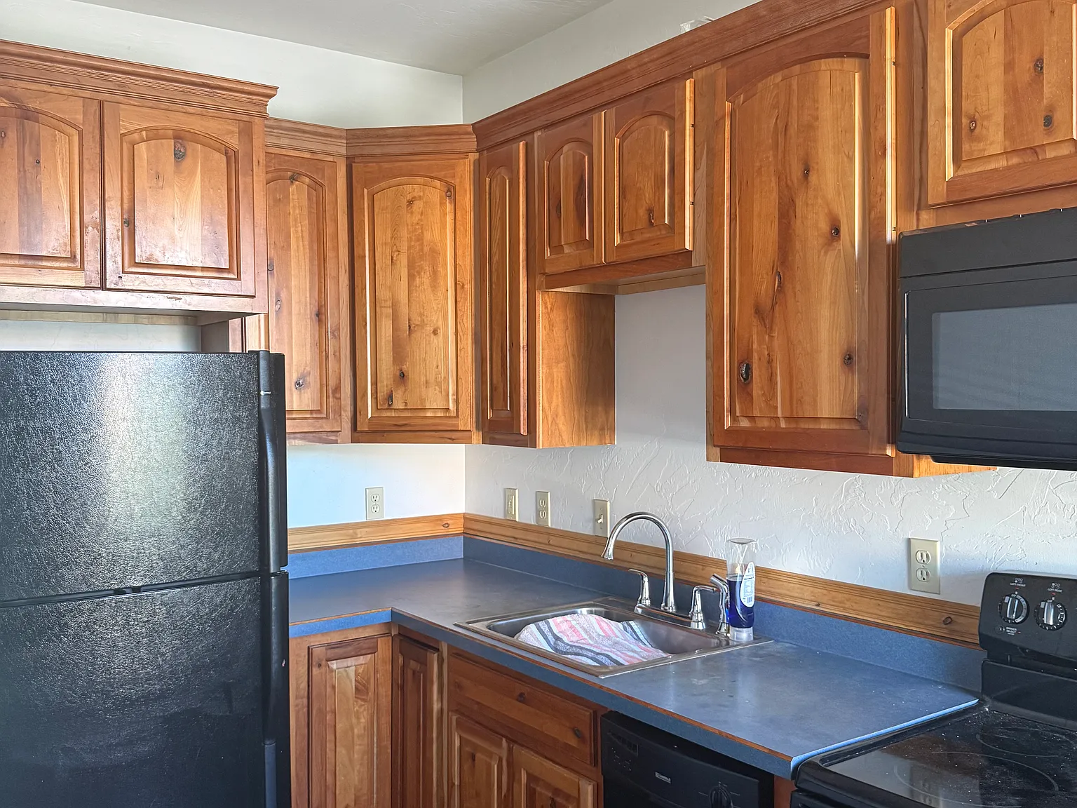 445 E Main St — Photo 3