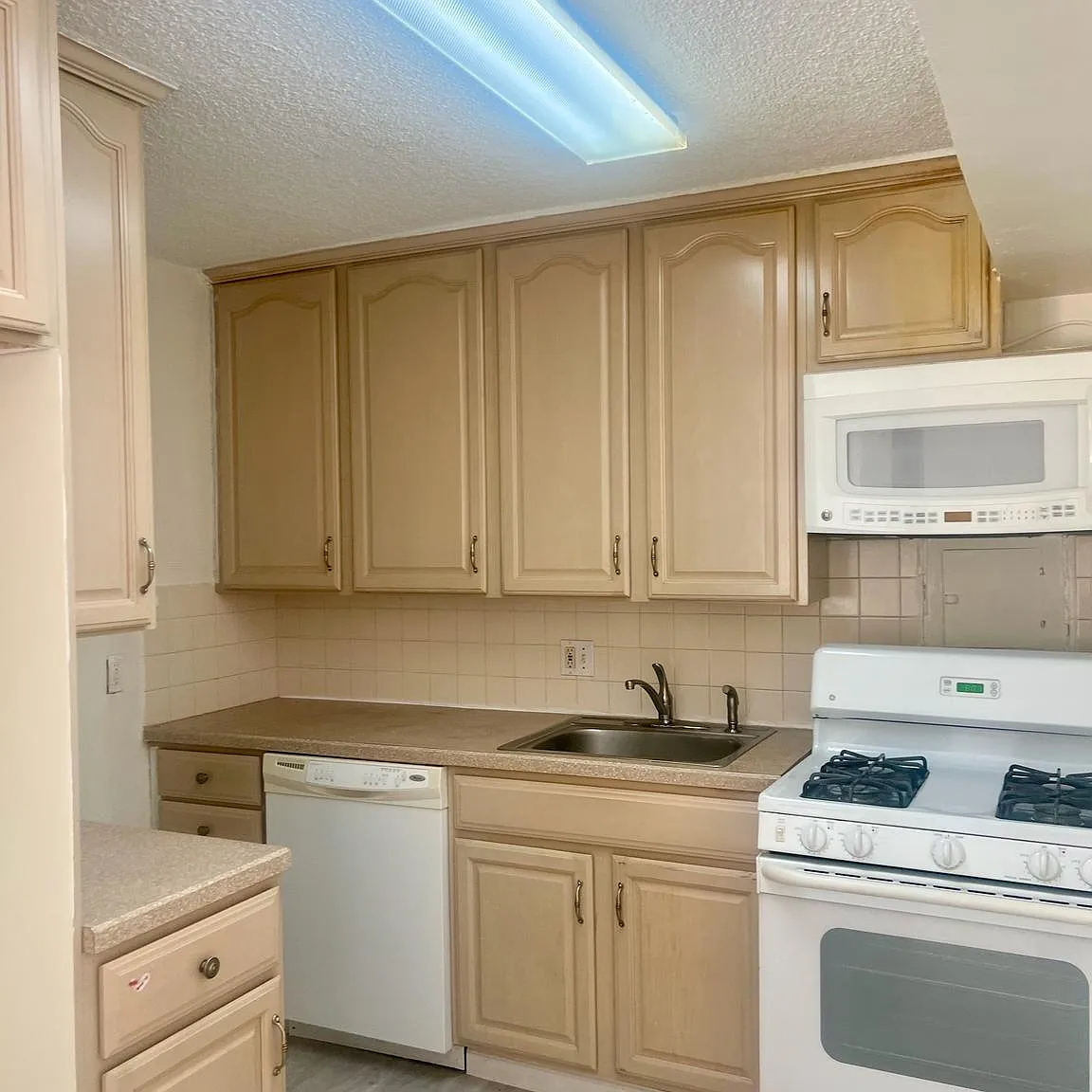 Radnor House Condominium — Photo 2