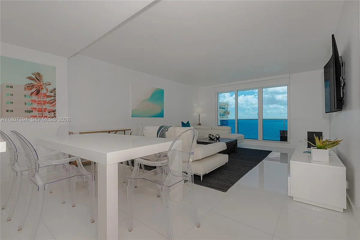 Building Photo - 2301 Collins Ave #1538