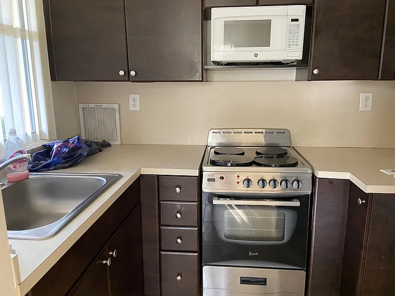 4298 SW 9th Ter — Photo 5