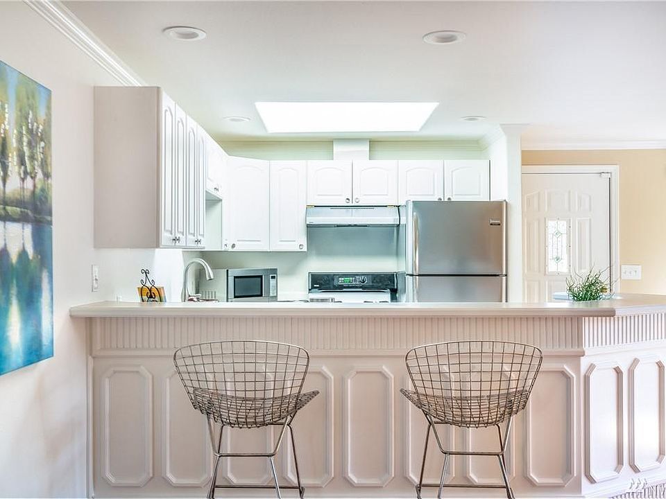 Breakfast bar facing the kitchen