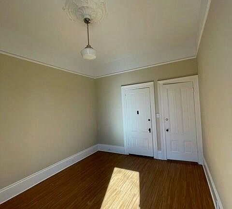 3rd image of 735 Grove St APT 4