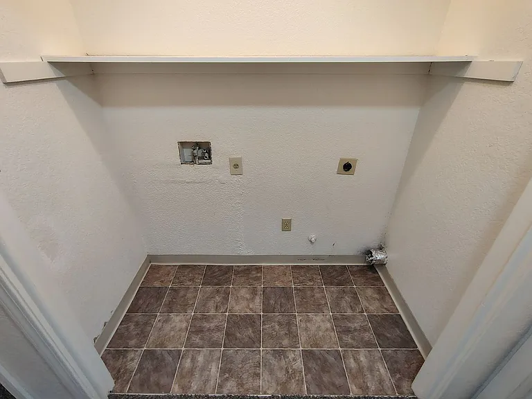 932 Inez Dr — Photo 9