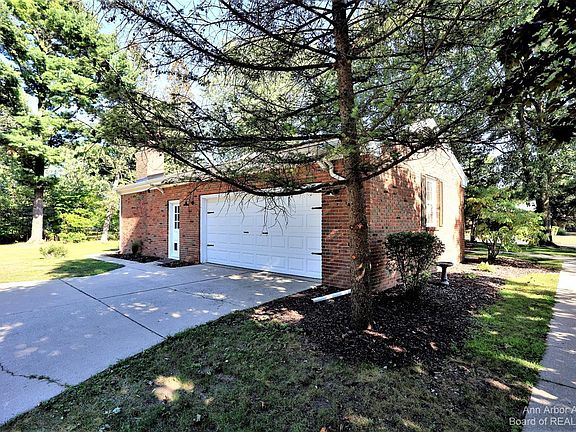 3rd image of 916 Red Mill Dr