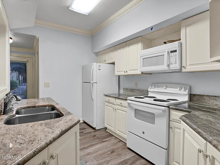 115 Longstreet Dr #101 — Photo 8
