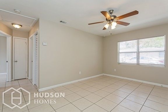 3rd image of 406 N Saturn Ave